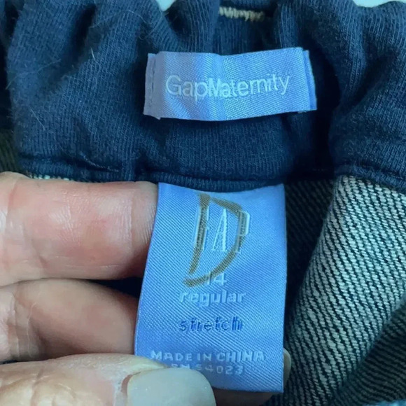 Gap Maternity jeans, straight leg. Adjustable waist. Dark wash. Size 14 - Picture 3 of 11